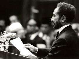 Kaisar Ethiopia Haile Selassie menyampaikan pidatonya di Konferensi Beograd