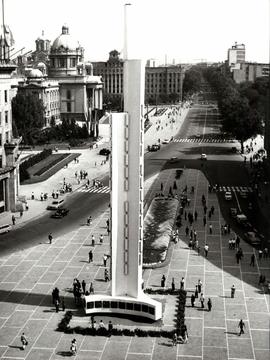 Pemandangan obelisk dan Alun-alun Revolusi