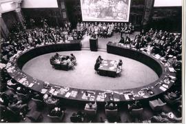 Presiden Yugoslavia, Josip Broz menyampaikan pidato di gedung Parlemen Yugoslavia pada tanggal 1 ...