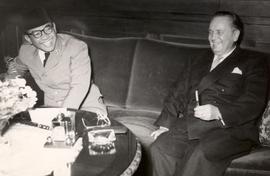 Presiden Indonesia Sukarno (kiri) dan Presiden Josip Broz Tito (kanan) berbincang di hotel Metropol