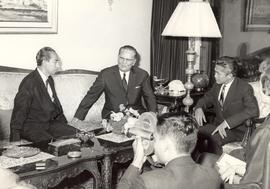 Duta Besar Indonesia untuk Uni Soviet dan Polandia, Adam Malik (kiri) berbincang dengan Presiden ...